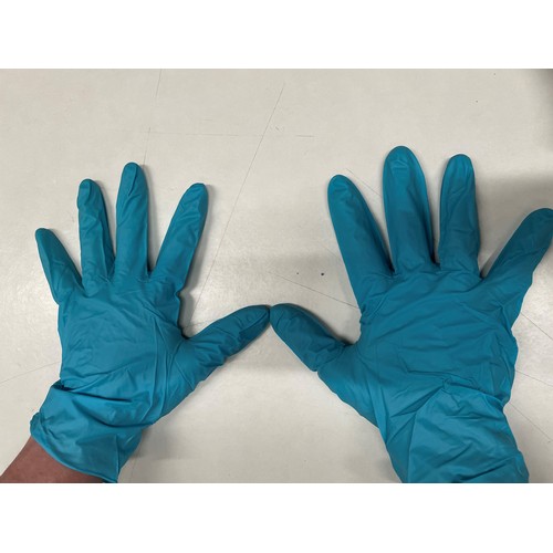 18 - 630 NITRILE GLOVES EXTRA LARGE, 7 BOXES (90 GLOVES X 7 BOXES)