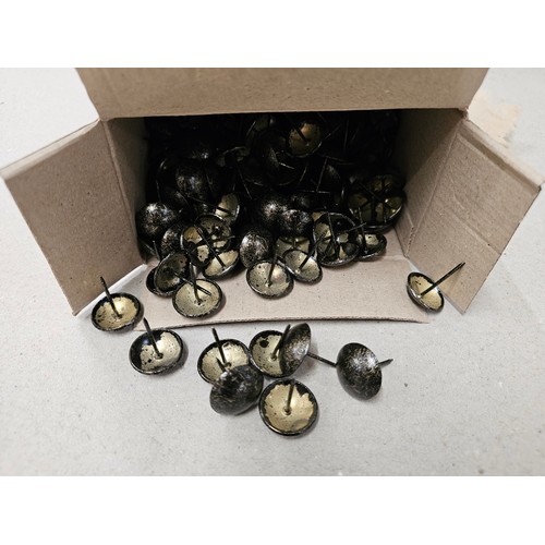 36 - 10 BOXES OF 24MM ANTIQUE BLACK (OLD GOLD SPOTTED) DECORATIVE STUDS (550 PER BOX)

HEAD SIZE: 24MM
SH... 