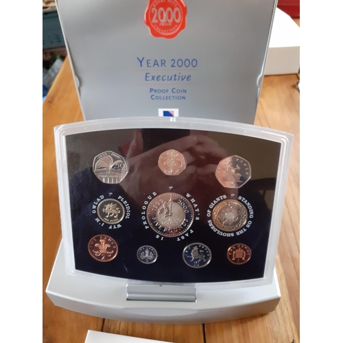 275 - Royal Mint Coin Set Year 2000 in Presentation Case