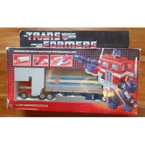 108 - Original Transformer Autobot Commander Optimus Prime in box of Issue