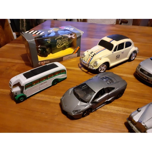 130 - 6 Large Die Cast Vehicles
Beetle 26cm Long, Audi 22cm Long, Lambo 19cm, Rolls Royce 18cm, Bus 16cm a... 