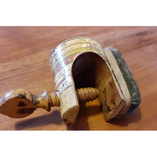 25 - Victorian Thine Table Pin Cushion