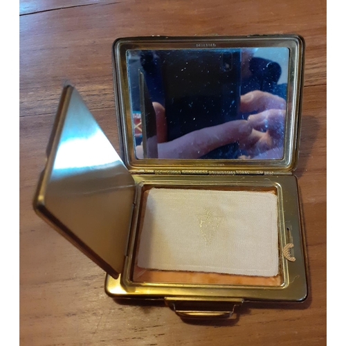 26 - World Traveller Ladies Compact Inc Mirror and Powder. Measures 8cm x 6cm approx.