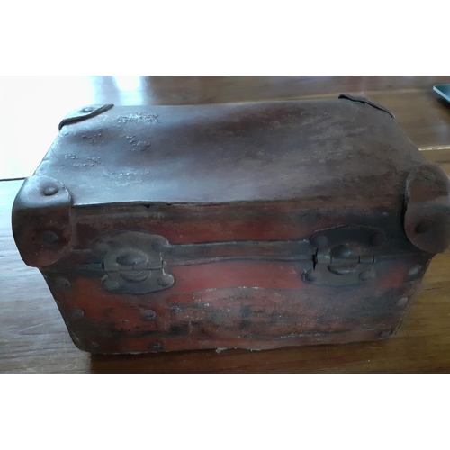 40 - Transport for London Red Leather Carry Box. Measures 23xm x 13cm