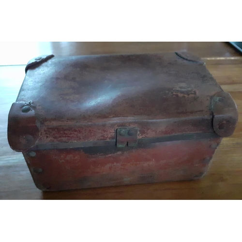 40 - Transport for London Red Leather Carry Box. Measures 23xm x 13cm
