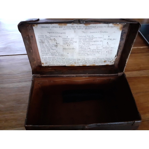 40 - Transport for London Red Leather Carry Box. Measures 23xm x 13cm