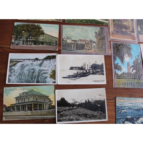 28 - Collection of Black & White and Colour Picture Postcards. Mainly USA however other cards featuring B... 