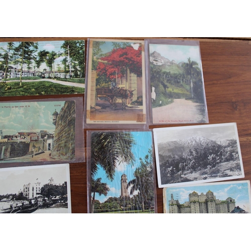 28 - Collection of Black & White and Colour Picture Postcards. Mainly USA however other cards featuring B... 