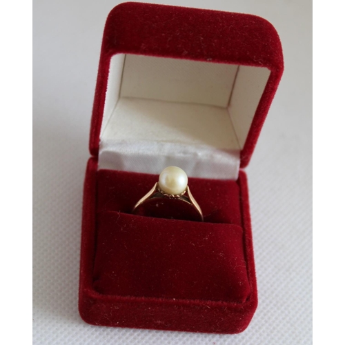 33 - Early 9ct Gold Ring with Shouldered Pearl - Size P
Weighs 2.28gms