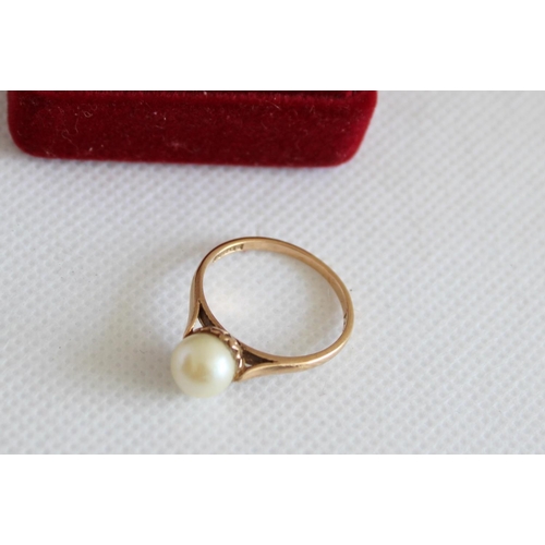 33 - Early 9ct Gold Ring with Shouldered Pearl - Size P
Weighs 2.28gms