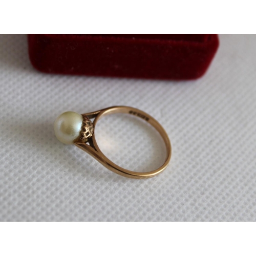 33 - Early 9ct Gold Ring with Shouldered Pearl - Size P
Weighs 2.28gms