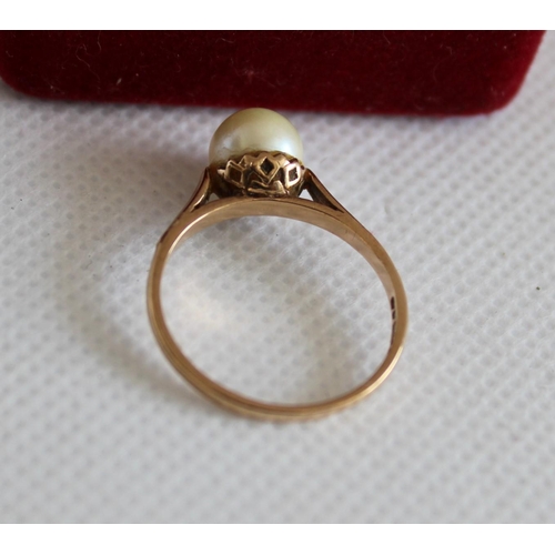 33 - Early 9ct Gold Ring with Shouldered Pearl - Size P
Weighs 2.28gms