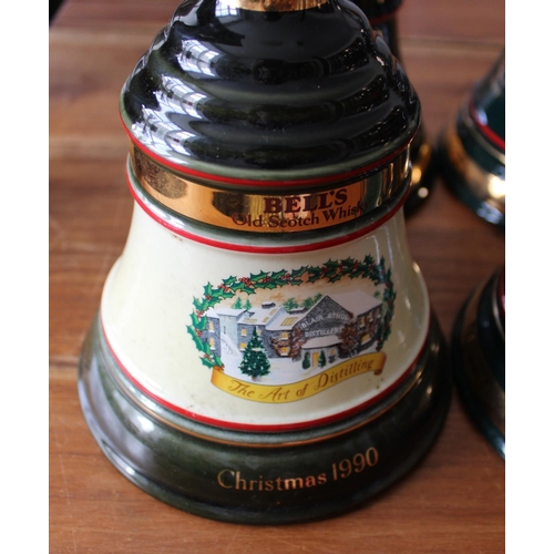 7 - Christmas Editions Six Bells Whisky Bells 1990-1992 Complete With Seals 
Height - 20cm
Base - 14cm

... 