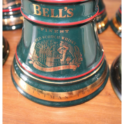 7 - Christmas Editions Six Bells Whisky Bells 1990-1992 Complete With Seals 
Height - 20cm
Base - 14cm

... 