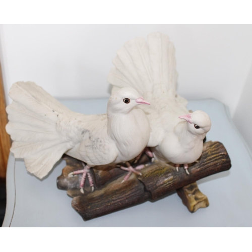 13 - Italian Decorative Ornamnet - Doves - Maker Visconti Mollica

Measures 20cm high
Width approximately... 