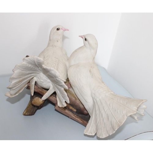 13 - Italian Decorative Ornamnet - Doves - Maker Visconti Mollica

Measures 20cm high
Width approximately... 