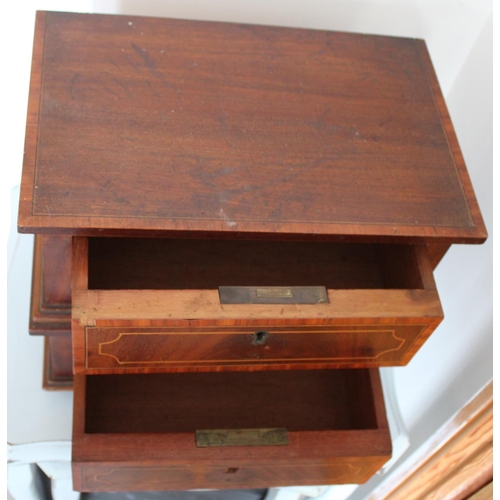 19 - Two Drawer Wooden Jewellery Cabinet. No Key.

Measures 17.5cm high x 32xm wide x 21cm depth approx