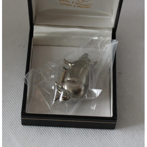 41 - Vintage Silver Pig with Tape Measure - Pig measures 5cm in length ( possibly silver)

Tape is delica... 