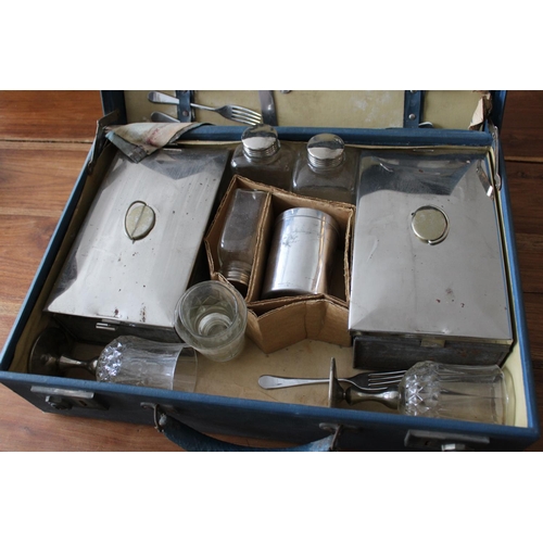 49 - 1950's Picnic Case with Items