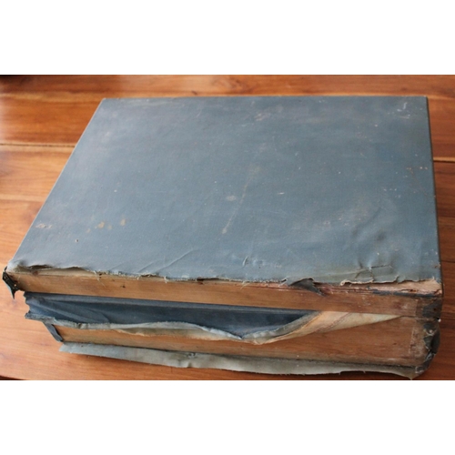 49 - 1950's Picnic Case with Items