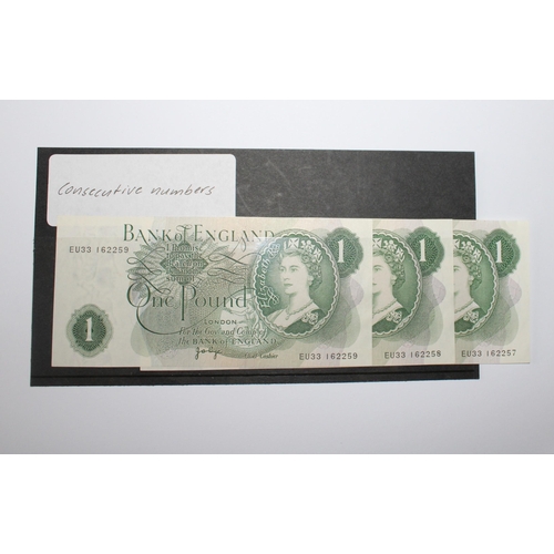 121 - 3 x 1 Pound Notes Cashier Page - Consecutive