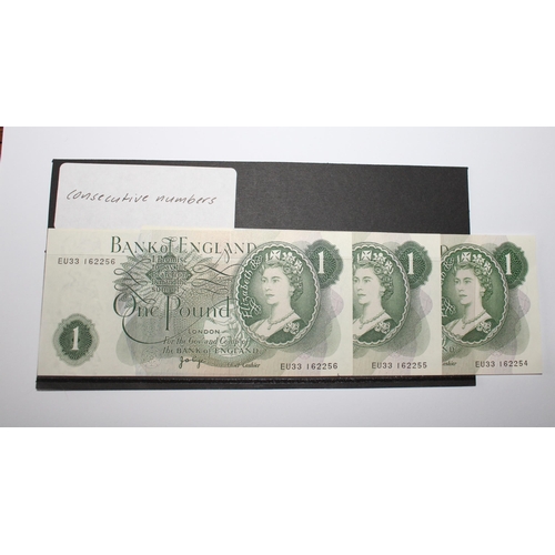 122 - 3 x 1 Pound Notes Cashier Page - Consecutive