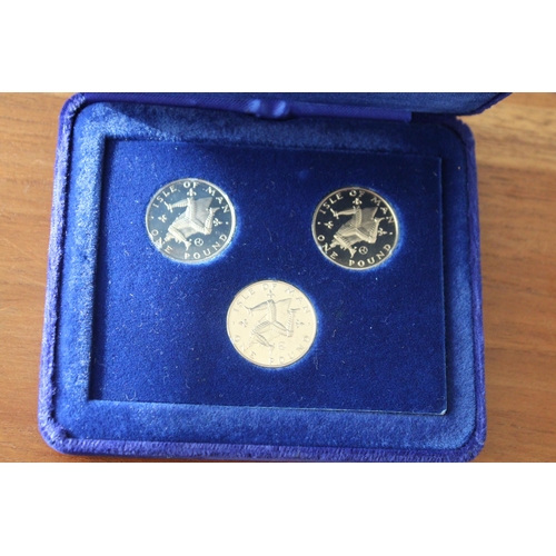 226 - Pobjoy Mint Limited Isle Of Man 1979 £1 Coins Set. Solid Sterling Silver Proof. With Certificate Of ... 