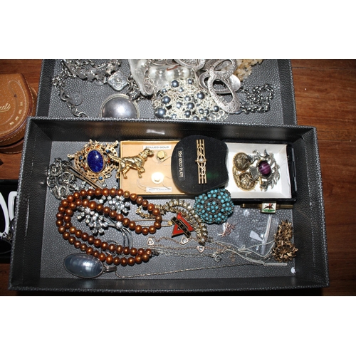 243 - Mixed Jewellery item In Box.
All Proceeds Of This Lot Go To Charity.