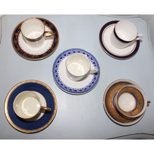 37 - 5 x Collectable Cup & Saucers.