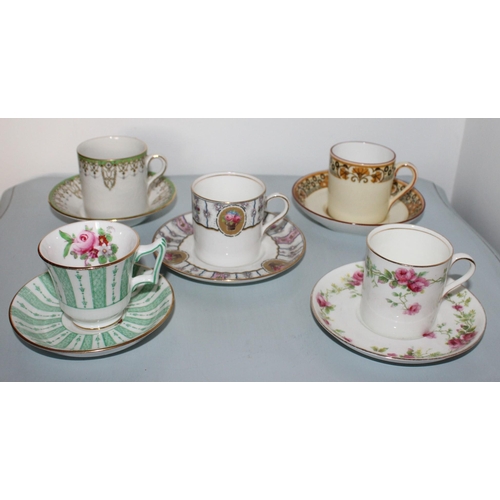 39 - 5 x Collectable Cup & Saucers.