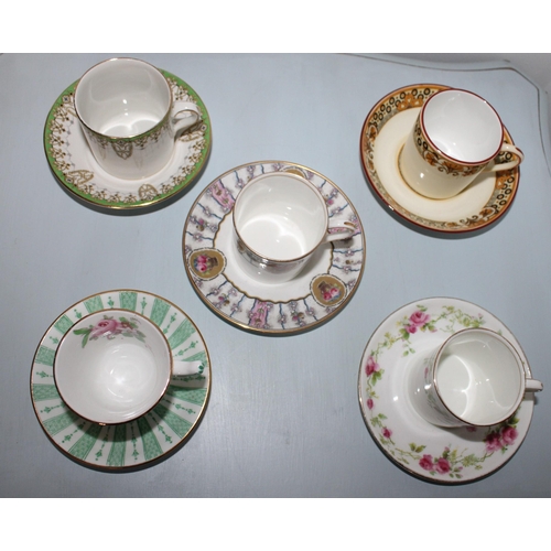 39 - 5 x Collectable Cup & Saucers.