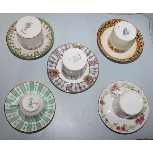 39 - 5 x Collectable Cup & Saucers.