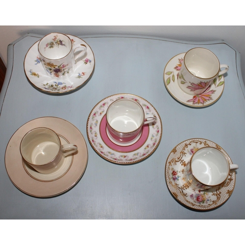 43 - 5 x Collectable Cup & Saucers.