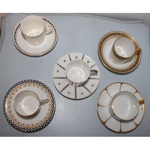 44 - 5 x Collectable Cup & Saucers.