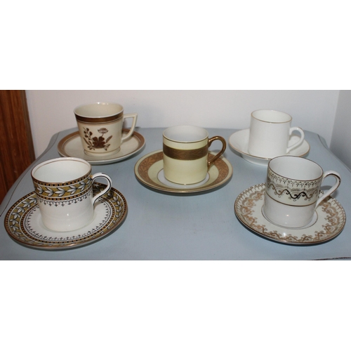 46 - 5 x Collectable Cup & Saucers.