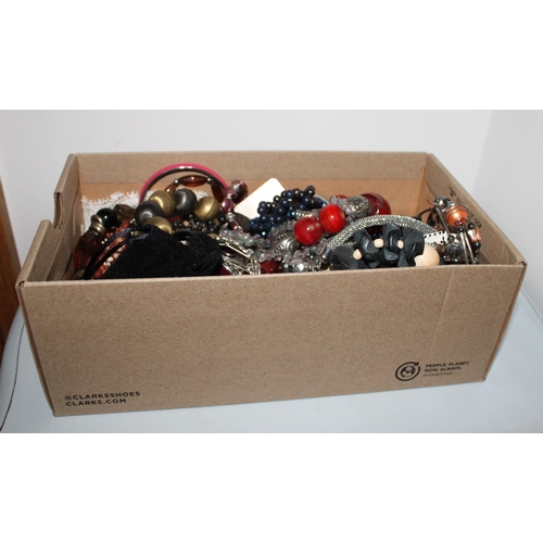 273 - Box Of Ladies Fashion Jewellery.
All Proceeds Go To Charity.