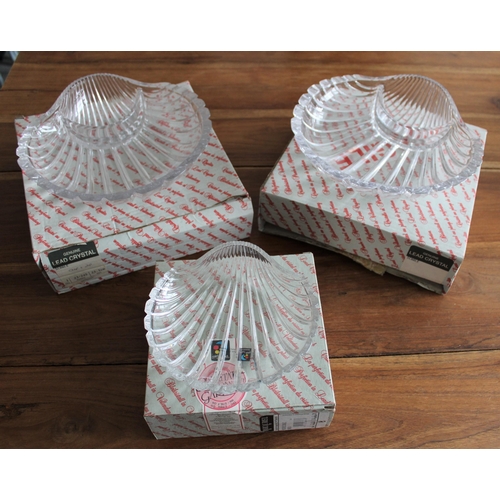 22 - 3 x Boxed Shell Shaped Genuine Lead Crystal Dishes
2- Large Height - 25.5cm
Width - 25.5cm
1 - Small... 