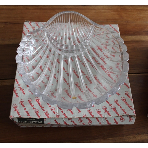 22 - 3 x Boxed Shell Shaped Genuine Lead Crystal Dishes
2- Large Height - 25.5cm
Width - 25.5cm
1 - Small... 