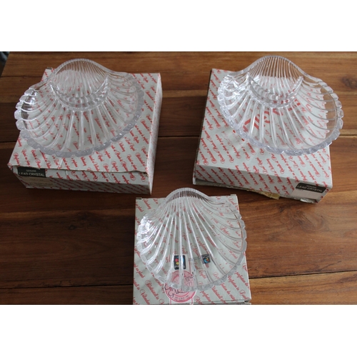 22 - 3 x Boxed Shell Shaped Genuine Lead Crystal Dishes
2- Large Height - 25.5cm
Width - 25.5cm
1 - Small... 