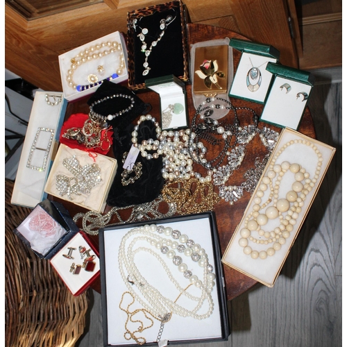 295 - Quantity Of Ladies Costume Jewellery (Including Vanity Mirror) Includes Silver Pieces