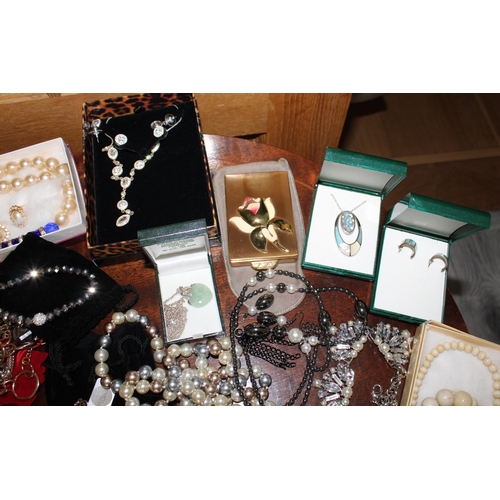 295 - Quantity Of Ladies Costume Jewellery (Including Vanity Mirror) Includes Silver Pieces