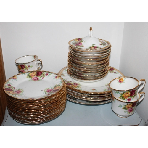 12 - Royal Stafford Tea Service Items

Includes ; 
4 Plates
4 Tea Cups
14 Saucers
15 Side Plates