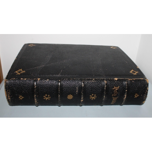 58 - London Stock Exchange Gilt Edge Lodge Bible with Signatures - Dated 7th March 1904.

Signatures insi... 