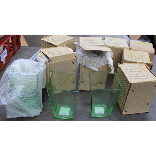 674 - 11 x Green Vases Height 16cm (8 Boxed)