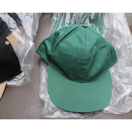 682 - Wholesale Lot-
20 x Result Black Baseball Caps + 12 Green Caps Unbranded.