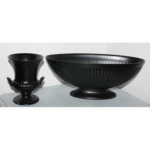 89 - Marked Wedgewood Black Bowl + Unmarked Urn
13.5cm Width Of Black Bowl 12cm Height.
13.5cm Height Of ... 