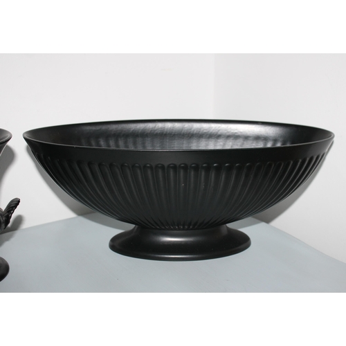 89 - Marked Wedgewood Black Bowl + Unmarked Urn
13.5cm Width Of Black Bowl 12cm Height.
13.5cm Height Of ... 