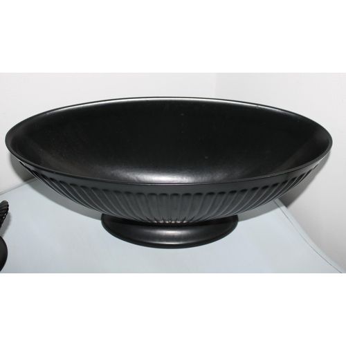 89 - Marked Wedgewood Black Bowl + Unmarked Urn
13.5cm Width Of Black Bowl 12cm Height.
13.5cm Height Of ... 