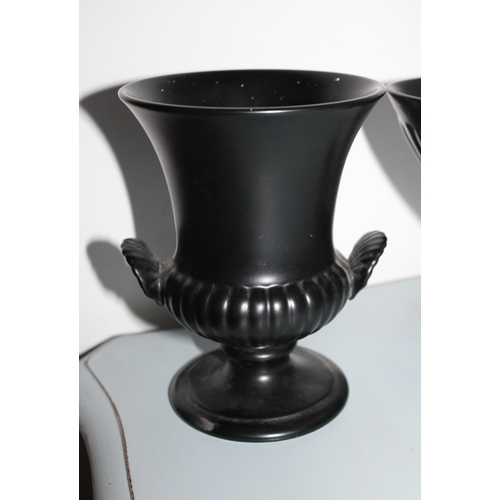 89 - Marked Wedgewood Black Bowl + Unmarked Urn
13.5cm Width Of Black Bowl 12cm Height.
13.5cm Height Of ... 