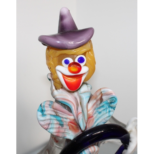 93 - Collectable Murano Glass Clown Holding Glass Ring

Height 31cm

Small mark on hand as per pictures, ... 